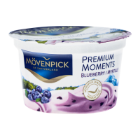 Йогурт Movenpick Premium Moments Чорниця 5% 100г. Склад: йогурт (80.4%), добавка чорниці (12.5%) (цукор (5.6%), чорниця (2.9%), пюре чорниці (2.3%), вода (0.88%), модифікований крохмаль (0.63%), конце