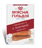 Сосиски М`ясна гільдія з вершками та з телятиною 0.285кг. Склад: яловичина знежилована вищого сорту (від молодих тварин) - 25%, свинина знежилована напівжирна - 21%, яловичина знежилована першого сорт
