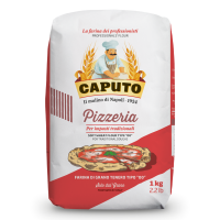 Борошно з м`яких сортів пшениці - типу "00" Піцерія (Farina tipo “00” Pizzeria 1 kg), вищого сорту. Зберігати в сухому і добре вентильованому місці. Поживна (харчова) цінність на 100 г/g продукту: Ене