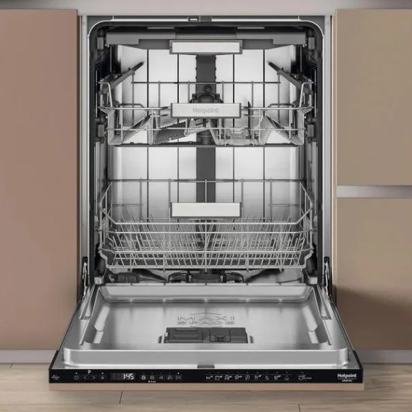 Посудомоечная машина Hotpoint встраиваемая, 15компл., A+++, 60см, дисплей, 3я корзина, белый