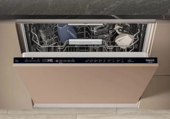 Посудомоечная машина Hotpoint встраиваемая, 15компл., A+++, 60см, дисплей, 3я корзина, белый