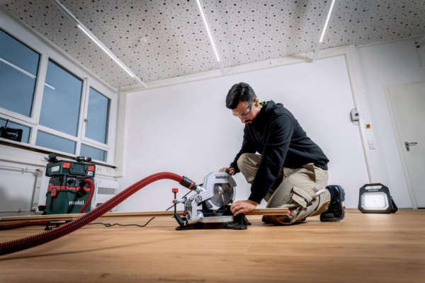 Пила торцювальна Metabo KS 216M 1100Вт диск 216мм 8.7кг