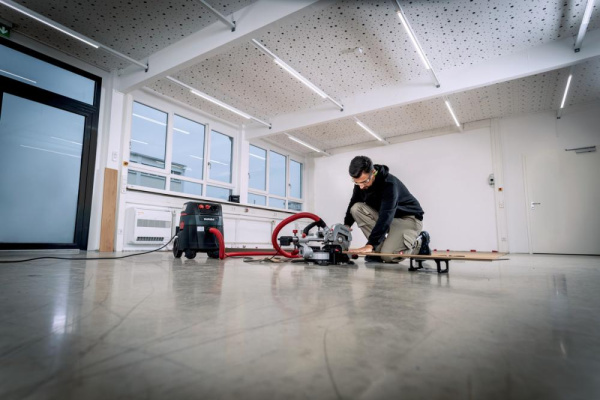 Пила торцювальна Metabo KGS 216M з протяжкою 1200Вт диск 215мм 13.4кг