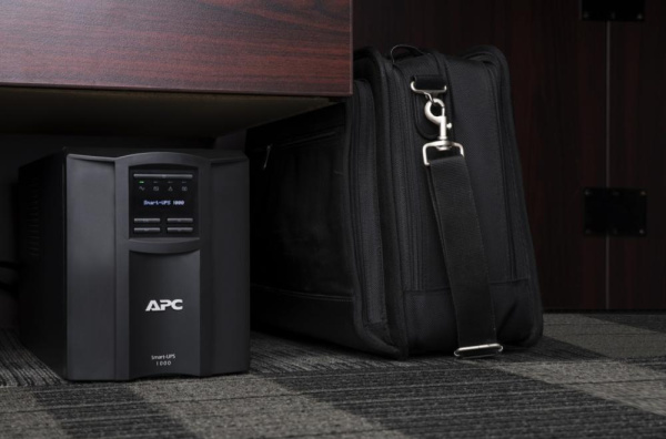 Джерело безперебійного живлення APC Smart-UPS 1000VA/700W, LCD, USB, SmartConnect, 8xC13