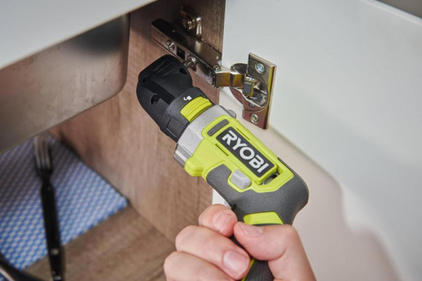 Викрутка акумуляторна Ryobi USB Lithium RSD4-120TA2 4В 1х2А·год 5Нм 200об/хв 2 насадки 10 біт 0.31кг кейс