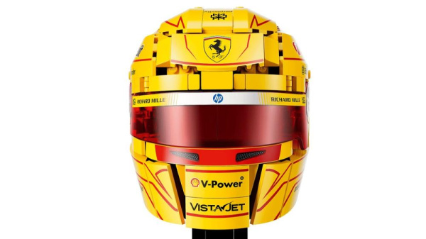 Конструктор LEGO Editions Formula 1 Шолом Льюїса Гамільтона з команди Scuderia Ferrari HP