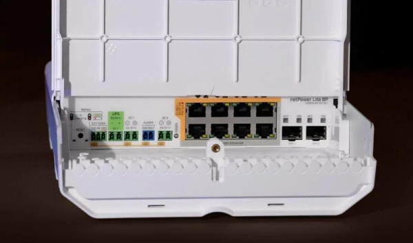 Комутатор MikroTik Cloud Smart Switch CSS610-8P-2S+OUT