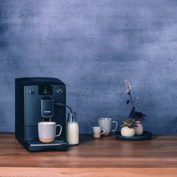 Кавомашина Nivona CafeRomatica 2.2л, зерно + мелена, автомат.капучинатор, авторецептів - 5, чорний