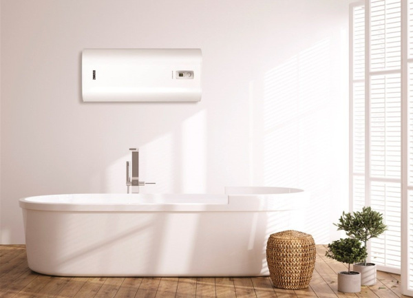 Водонагреватель Zanussi ZWH/S30 AZURRO DL, 30 л, 2 кВт, плоский, сухой тэн, универсальный монтаж, мех. упр-ние, УЗО