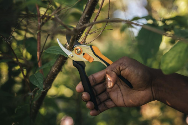 Секатор плоскостной Fiskars Solid M 331, 25.8 см, 198гр