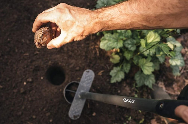 Инструмент для посадки луковичных растений Fiskars Ergo, 99.5 см, 1930гр
