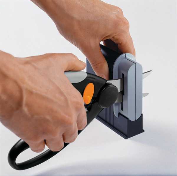 Ножницы универсальные Fiskars SP45, с петлей для пальцев, 21.8 см, 160г
