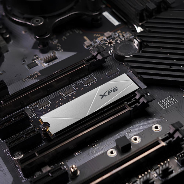 Накопитель SSD ADATA M.2 2TB PCIe 4.0 XPG GAMMIXS60