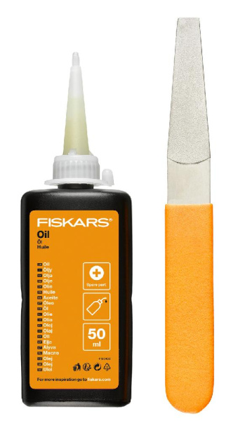 Комплект ухода за инвентарем Fiskars, алмазный напильник и смазочное масло.