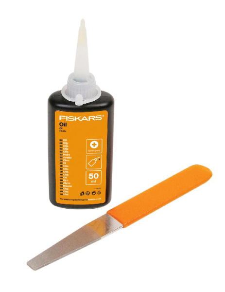 Комплект ухода за инвентарем Fiskars, алмазный напильник и смазочное масло.