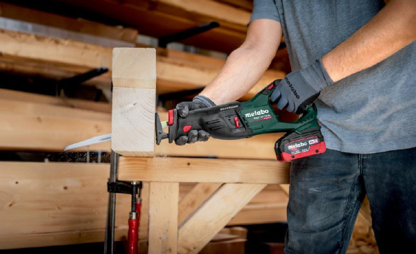 Пилка сабельная аккумуляторная Metabo SSEP 18 LT BL 18В ход 32мм 0-3000об/мин, 3кг, без АКБ и ЗП