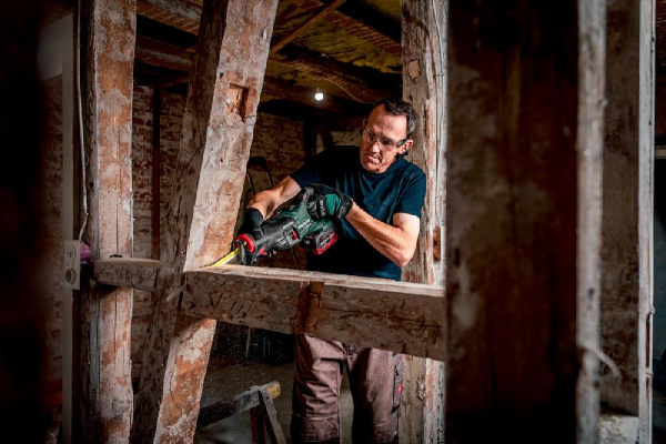 Пилка сабельная аккумуляторная Metabo SSEP 18 LT BL 18В ход 32мм 0-3000об/мин, 3кг, без АКБ и ЗП