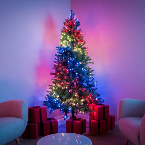 Smart LED Гирлянда Twinkly tree Strings RGB 500, Gen II, настраиваемая на 2,1м елке
